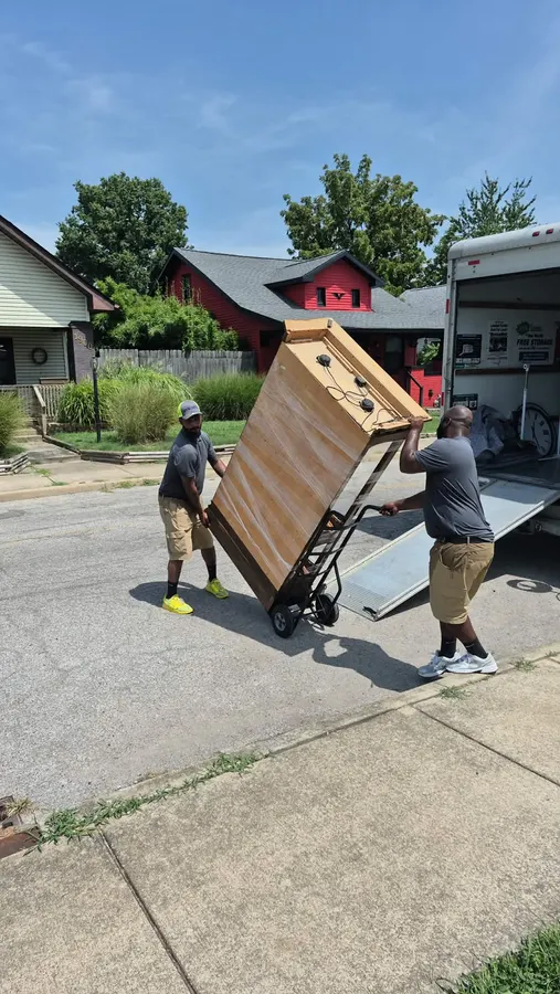 Ready Now Anytime team loading and unloading for a local move