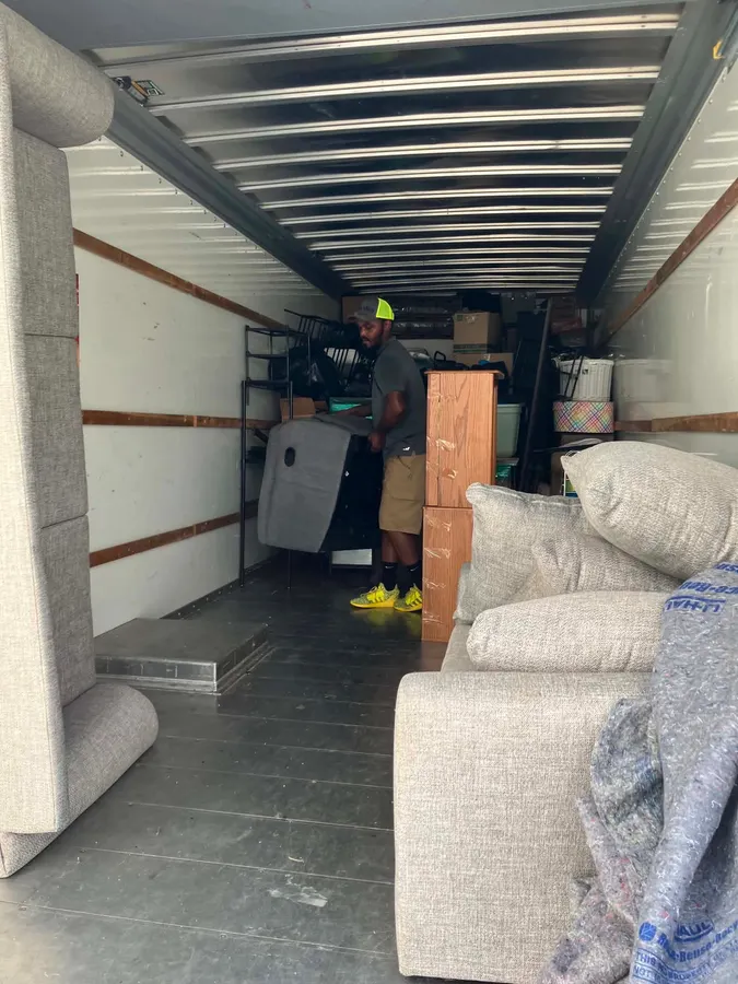 Ready Now Anytime team loading and unloading for a local move