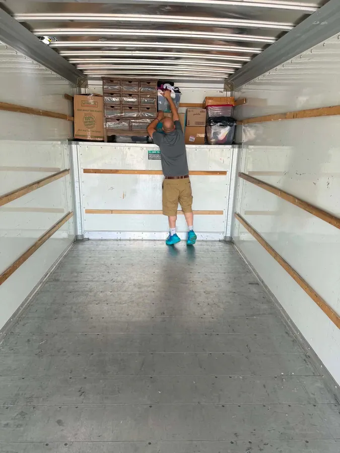 Ready Now Anytime team loading and unloading for a local move