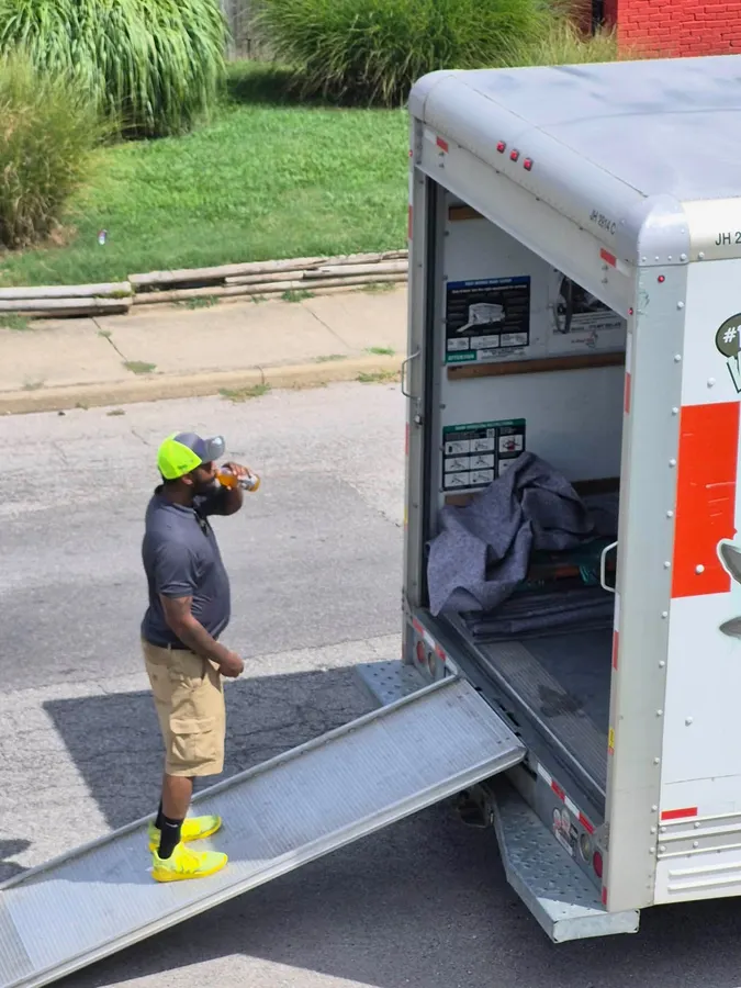 Ready Now Anytime team loading and unloading for a local move